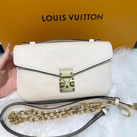 【威選精品】🤍 LV Pochette Métis East West 奶白色 Monogram Empreinte 壓紋皮革鏈條包