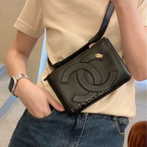 Chanel • 經典黑金大Logo羊皮腰包 🈶保卡