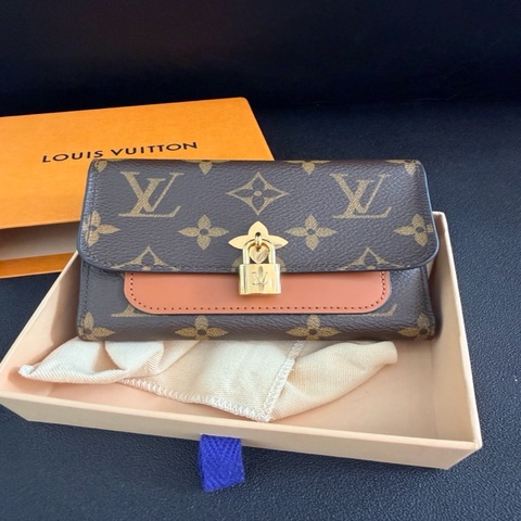 Lv/路易威登 老花棕色配皮 鎖頭三折卡包 錢包 尺寸：13*1*10cm有盒子塵袋