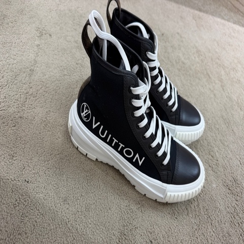路易威登/Louis Vuitton  女款黑色 帆布鞋 尺碼38