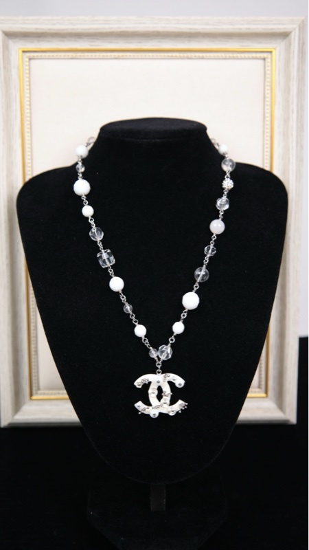 Chanel 09年白色珐琅cc珠珠吊坠项链