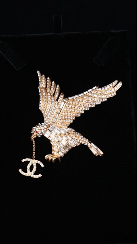 Chanel 01年金色莱茵石老鹰胸针