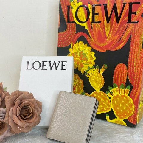 LOEWE 壓紋小牛皮對開短夾