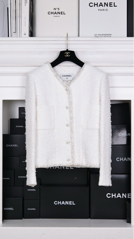 Chanel 25P白色重工珍珠滚边粗花呢上衣外套