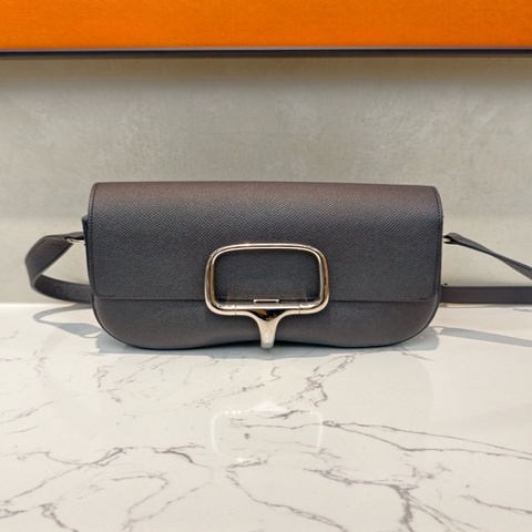 Hermes 愛馬仕 Della ela橫版屁股包 黑銀 98新 底長23