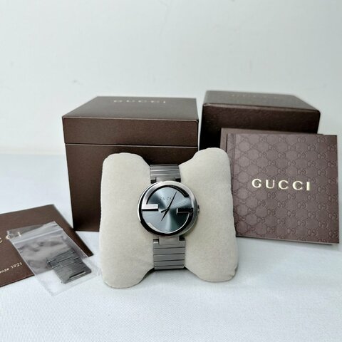 GUCCI Interlocking黑灰色PVD石英腕錶
