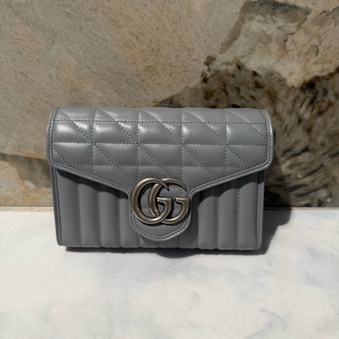 Gucci灰牛皮銀釦幾何掀蓋包