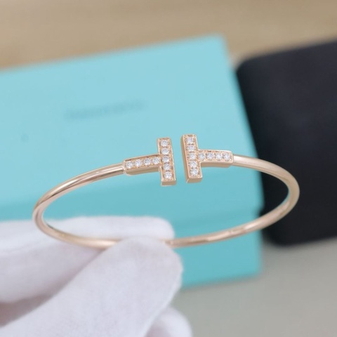 特價出 Tiffany蒂芙尼T系列线圈手镯，18K玫瑰金镶钻，内径5.5cm（平时戴15,16都可用）配件盒子