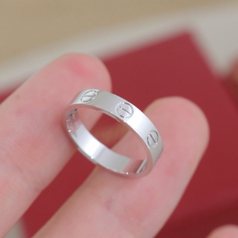 Cartier 卡地亞Love系列B4085100窄版戒指，49號，18K白金 配件盒子。