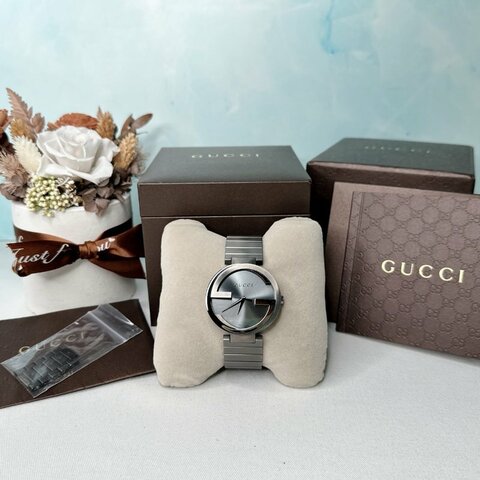 GUCCI Interlocking黑灰色石英腕錶
