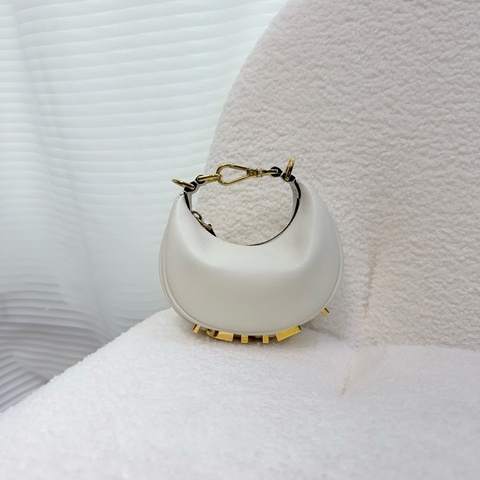 Fendi 白金小牛皮Fendigraphy mini 半月包