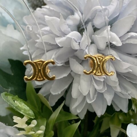 TW4910	Celine 思琳經典LOGO耳環 Triomphe Studs In Brass With Gold Finish