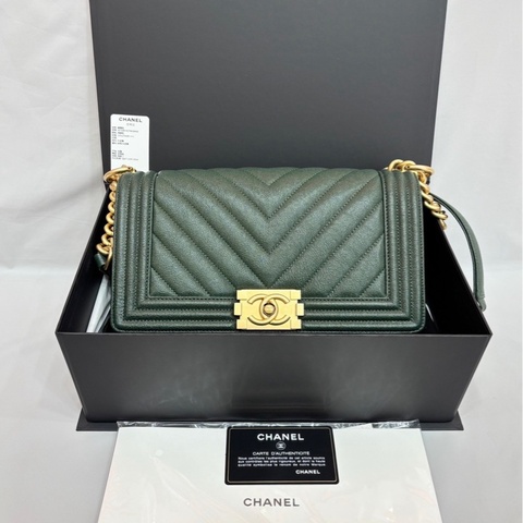 【威選精品】💚 CHANEL Le Boy 中號 V紋鏈條包