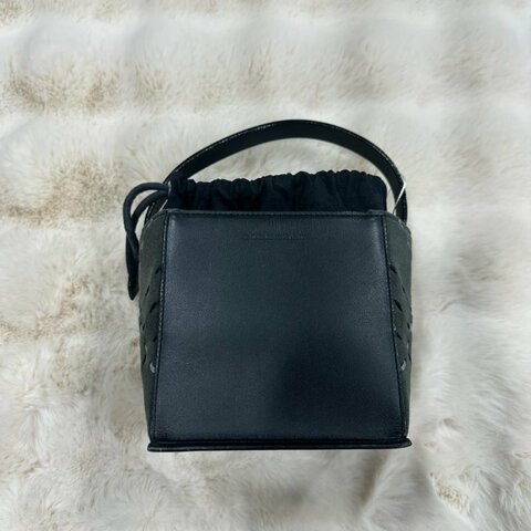 Burberry 黑色手拎小方盒 (附防塵套)