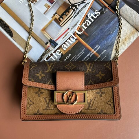::LOUIS VUITTON:: LV M68746 Dauphine 達芙鏈條包 鏈包 WOC