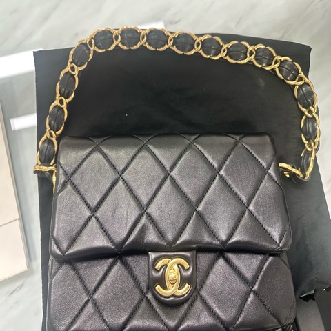 CHANEL 香奈兒 22K 季節限定 黑色小羊皮 雙C金屬扣裝飾 翻蓋鏈條包