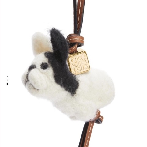 全新全配🐰#Loewe #羊毛氈掛件