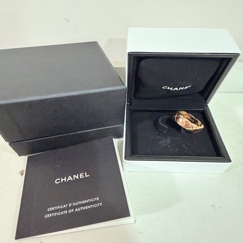 #全配 chanel cococrush biege 寬版米金色 54號 戒指 18k 菱格紋圖騰，小型款，18K BEIGE米色金 玫瑰金