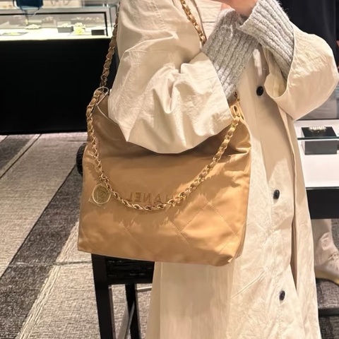 99新🈶購證☕️Chanel香奈兒奶茶色金扣小號22bag垃圾袋手提單肩鏈條包