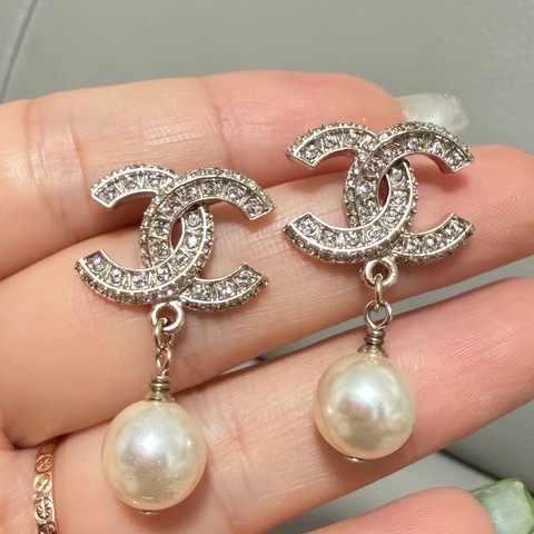 CHANEL 香奈兒 淡金色滿鑽雙C 珍珠吊墜 耳釘