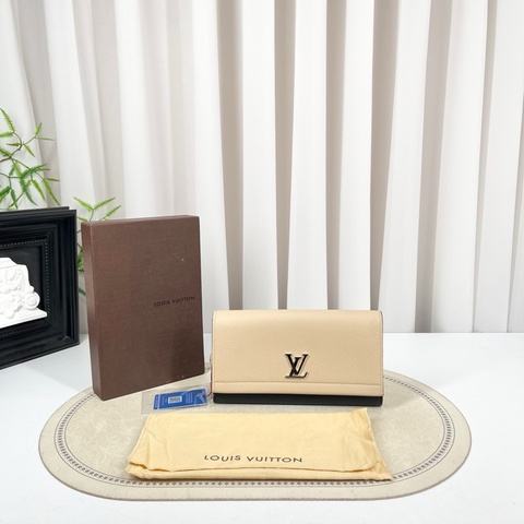 LV路易威登 98新 Lockme牛皮拼色錢包 內里卡位多