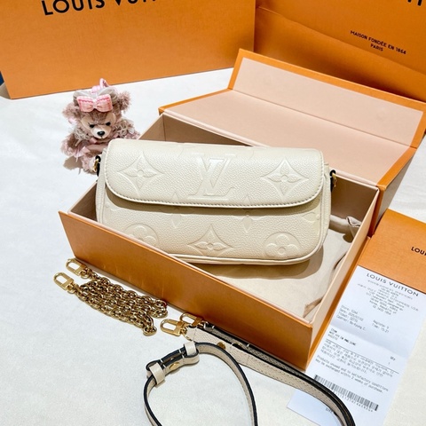 98新Lv路易威登ivy 白色壓紋粒面牛皮革 芯片款 斜挎包