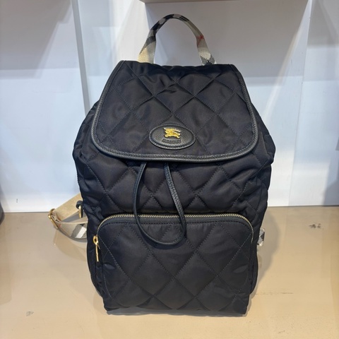 Burberry 黑尼龍Horseshoe後背包81221371