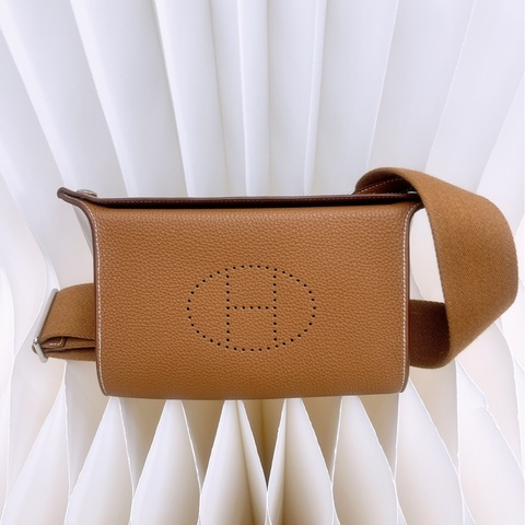 近新✨Hermes videpoches 卡其色郵差包