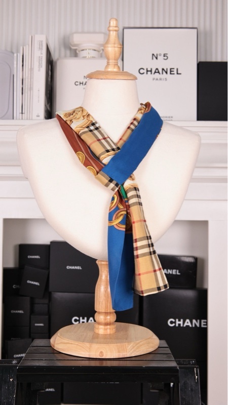 Burberry彩色钱币玫瑰花图案格纹Twilly丝巾