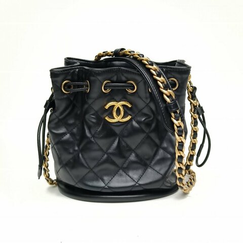 CHANEL 黑色牛皮晶片金扣21B黑金抽繩水桶包肩背包