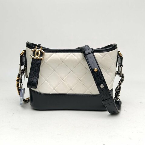 CHANEL GABRIELLE流浪小號黑白牛皮26開金銀扣肩背包