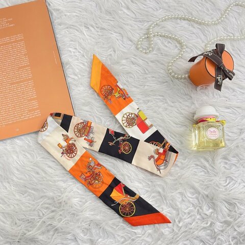 HERMES TWILLY 馬車圖騰絲巾