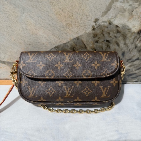 Louis Vuitton字花Ivy WOC