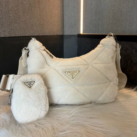 PRADA 羔羊毛斜背包含小包 米色