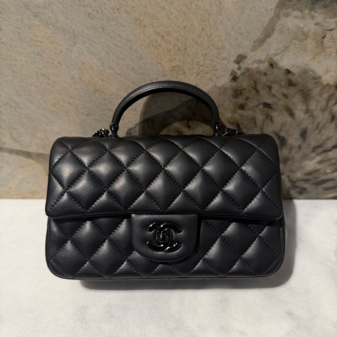 Chanel黑羊皮黑釦coco handle 20cm