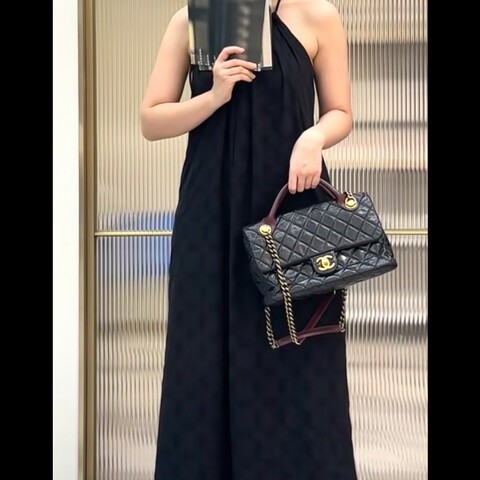 Chanel香奈兒紅色手柄孟買系列口蓋包