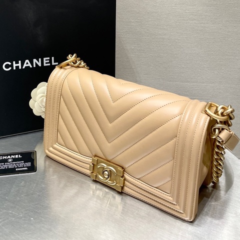 香奈兒 Chanel  Leboy V紋牛皮奶茶色金扣中號 25開
