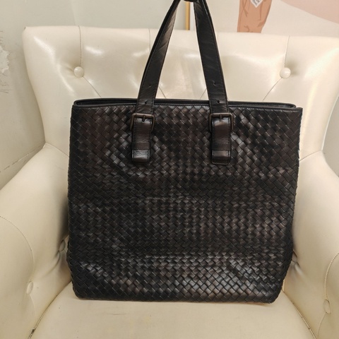 葆蝶家/Bottega Veneta BV黑色編織槍漆扣手提包 尺寸:38*36*15