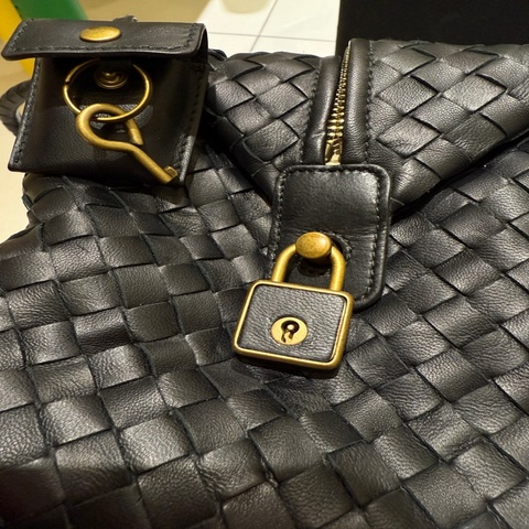 Bottega Veneta 小羊皮黑色編織波士頓包