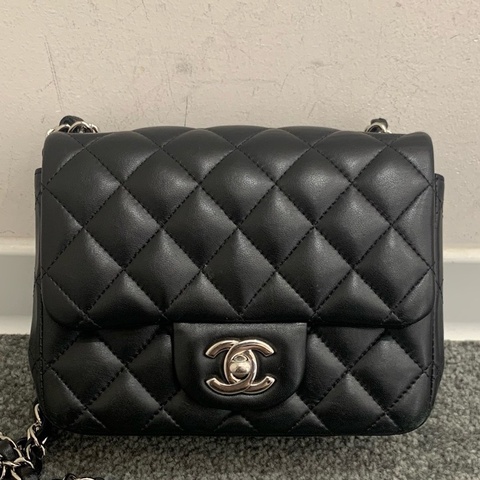 Chanel 香奈兒 Classic Flap CF 黑色羊皮銀扣經典菱格皮穿鏈鏈條銀扣 小羊皮 方胖子斜挎單肩包 迷你 黑色 28開