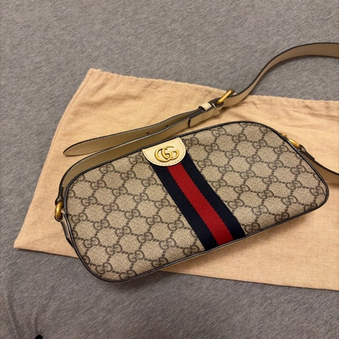 GUCCI 老花斜背包