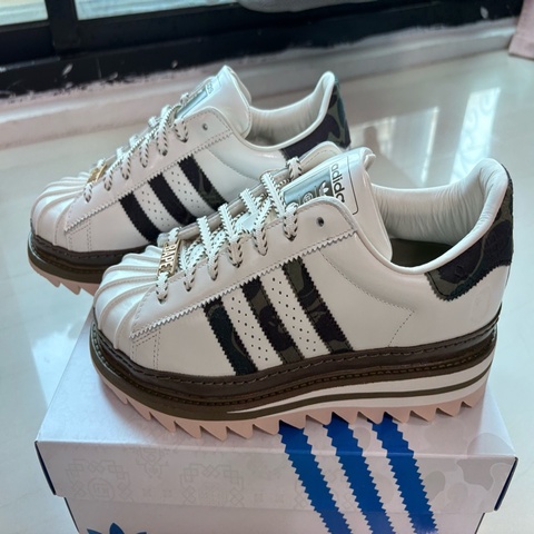 𝗕𝗔𝗣𝗘 𝘅 𝗖𝗟𝗢𝗧 𝘅 𝗮𝗱𝗶𝗱𝗮𝘀 superstar 冠希Bape聯名 【商品狀況】：全新 【商品尺寸】：Us 10
