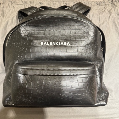 （全新未使用過）巴黎世家鱷魚皮壓紋後背包 Balenciaga