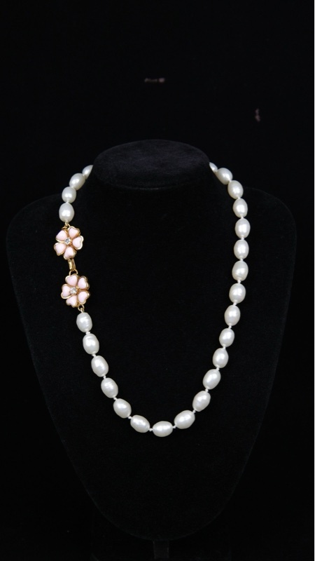 Chanel 樱花粉琉璃花花珍珠项链