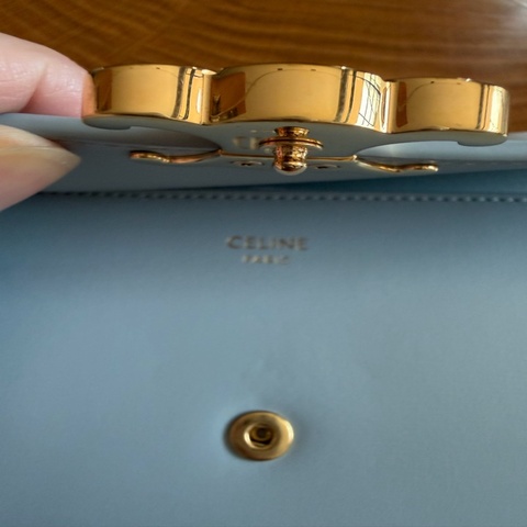 ✨ CELINE Triomphe 凱旋門金釦長夾｜淡藍 Smooth Calfskin｜近全新