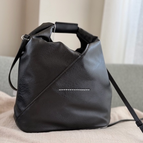 MM6 Maison Margiela 🌫️ Japanese bag 經典三角包 Crossbody 皮革紋