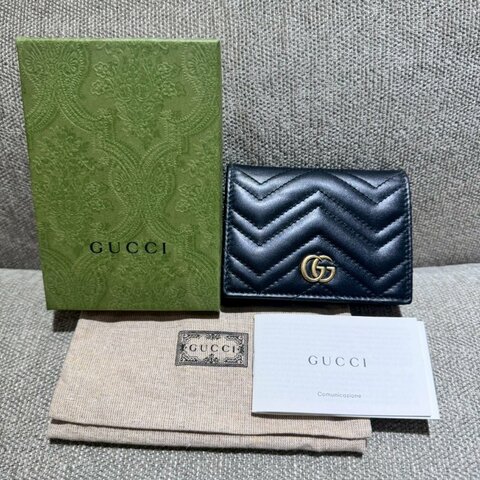 GUCCI 黑牛皮山型紋霧金釦