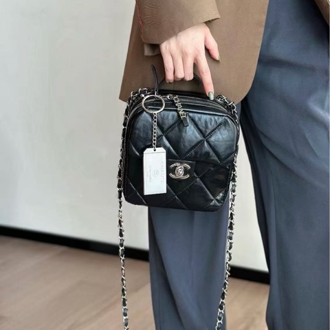 💕CHANEL 香奈兒 銘牌行李牌系列 黑銀油蠟皮方盒子相機包 手提包斜背包