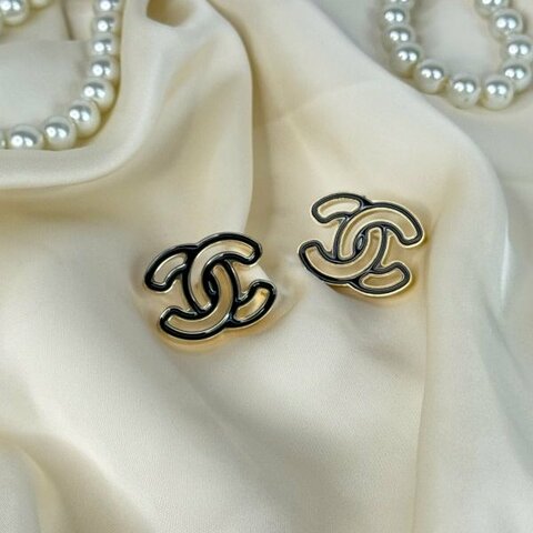 CHANEL 24A鏤空琺瑯雙C耳針