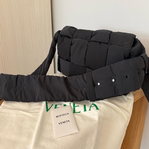 Bottega Veneta 黑色尼龍cassette